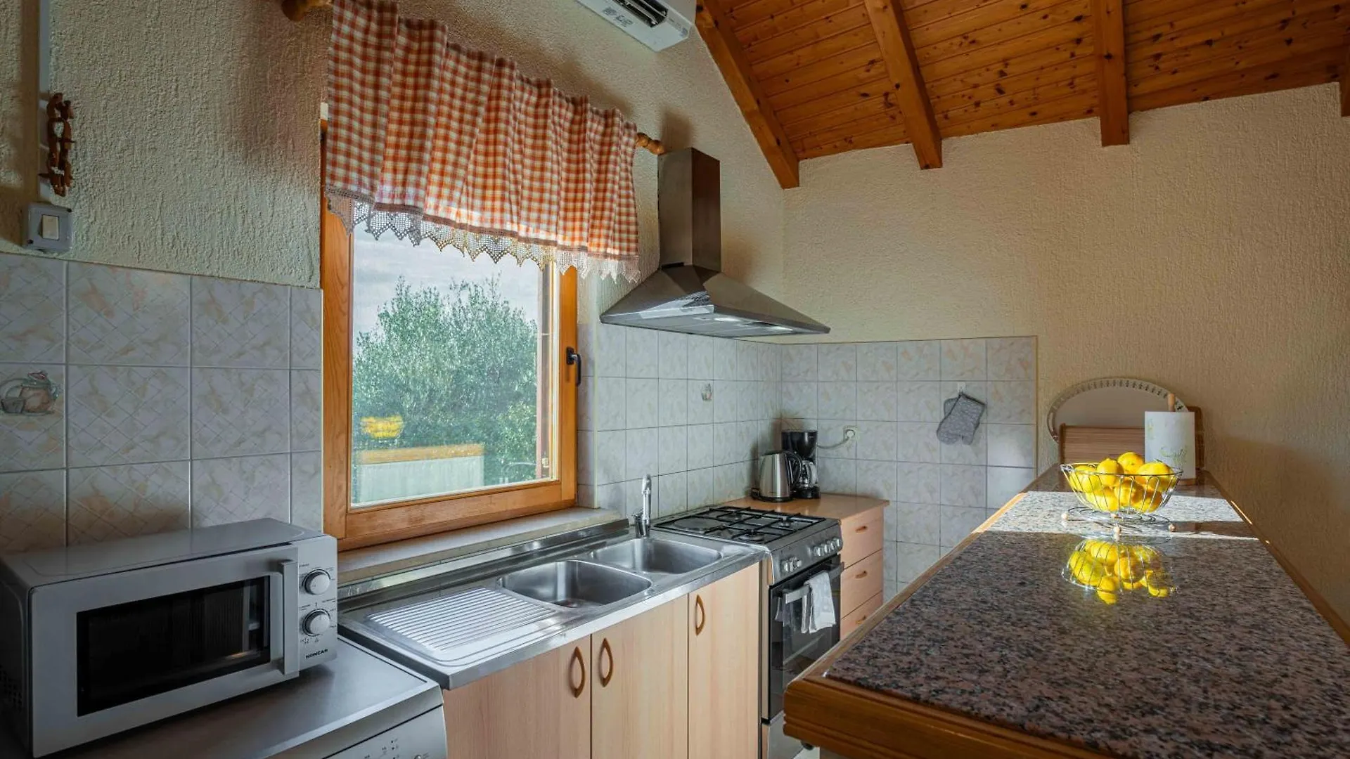 Garden House Kablar Villa Pula Holiday home