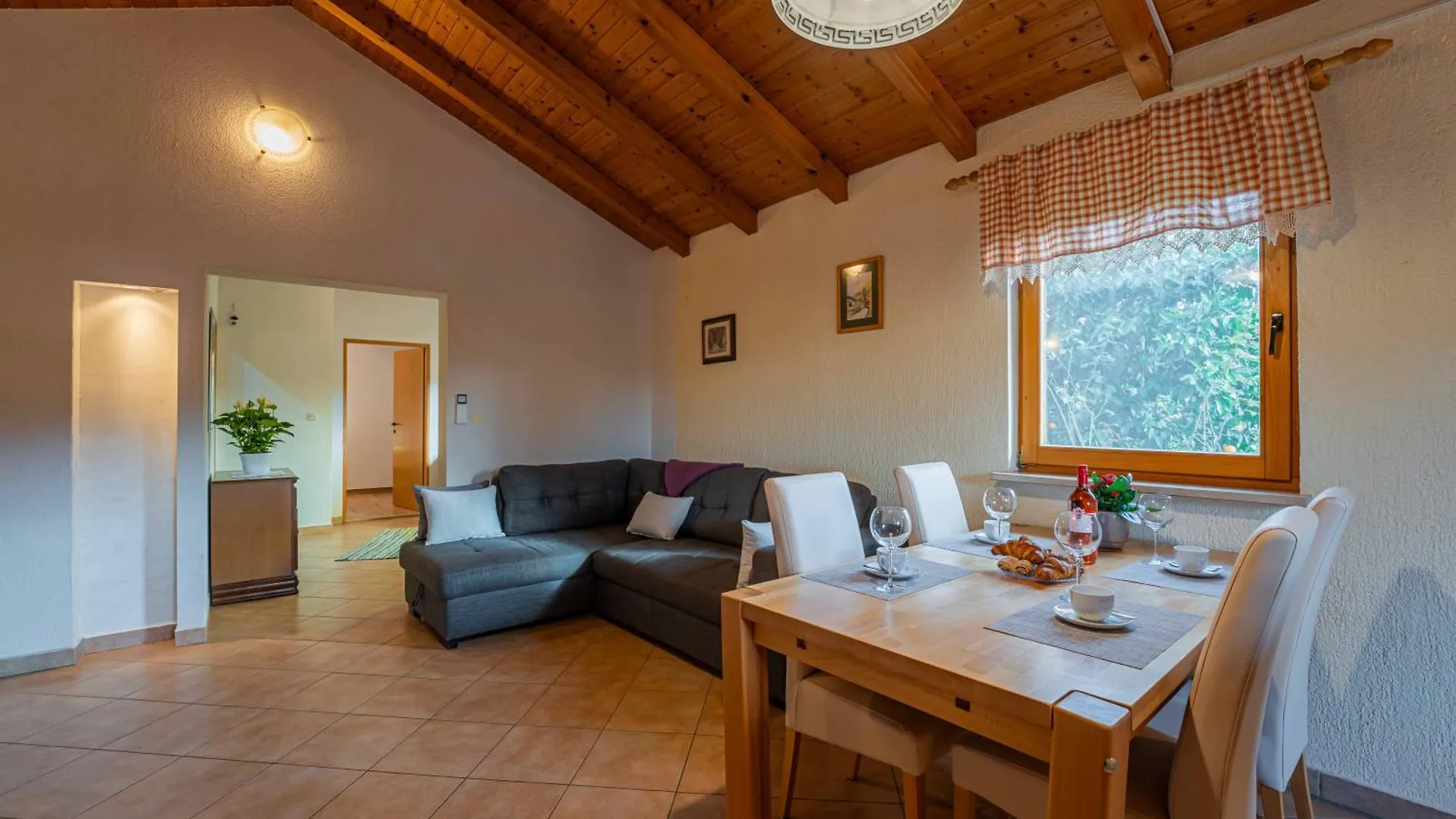 Holiday home Garden House Kablar Villa Pula